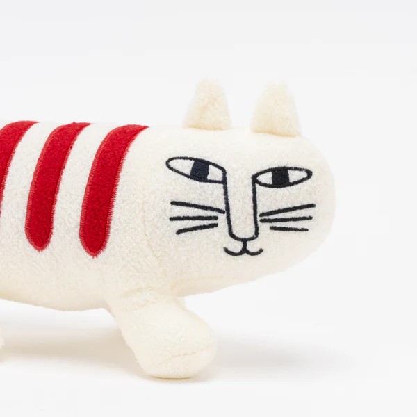 リサ・ラーソンぬいぐるみ抱きしめられるマイキー02