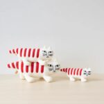 リサ・ラーソンぬいぐるみ抱きしめられるマイキー01